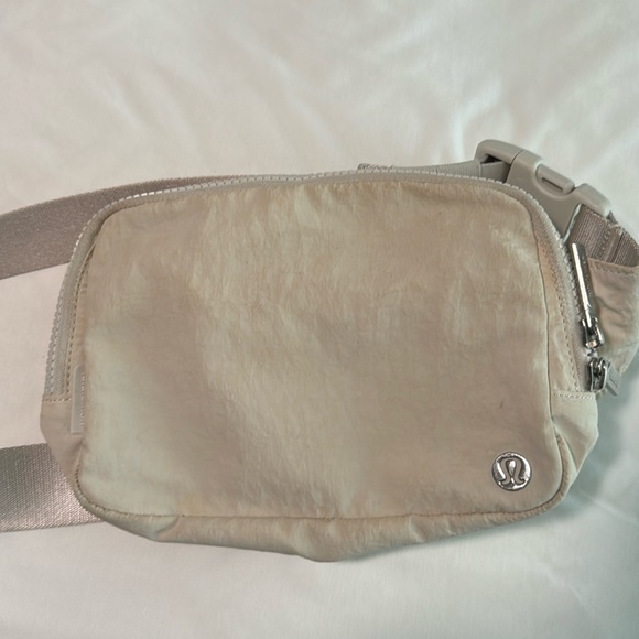 Lululemon belt bag - Picture 1 of 6